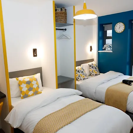 New Luxury Apartments In Central Location Next To Shops, Cafes, Bars & Metro